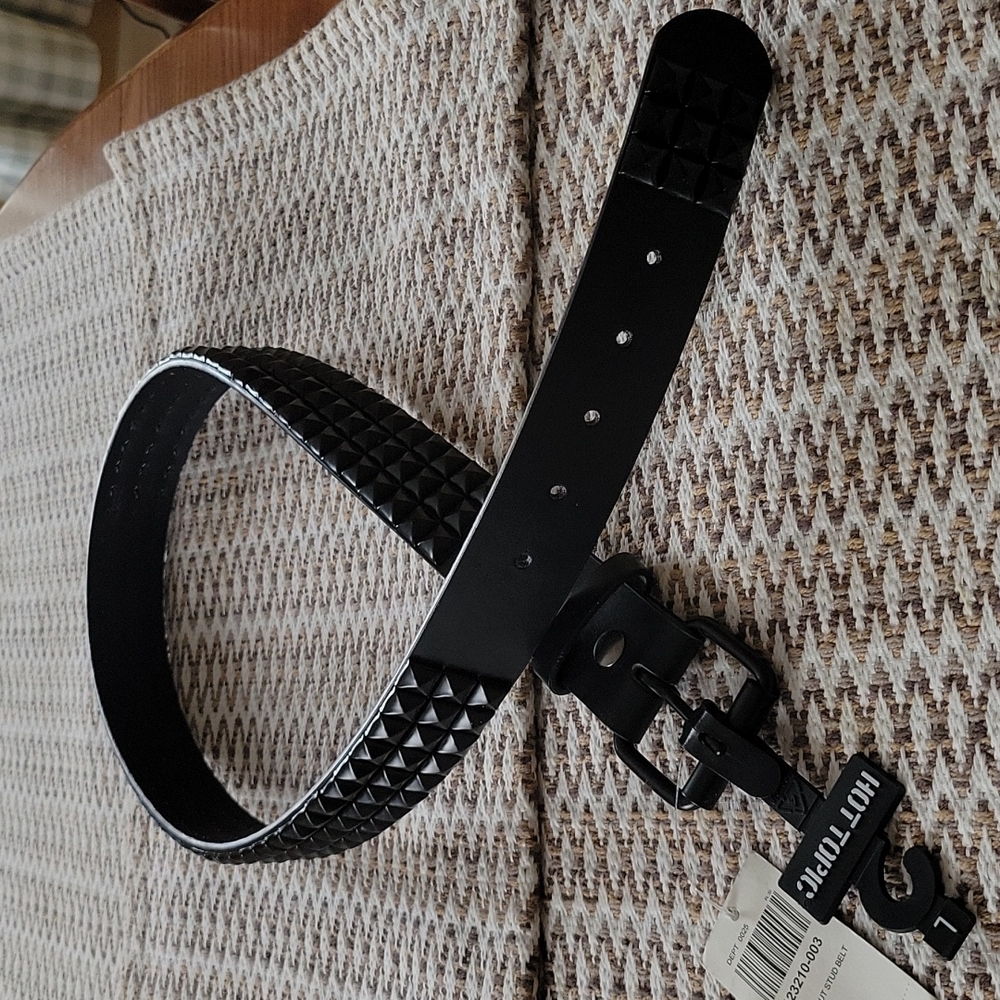 * NEW * BLACK OUT STUD BELT, HOT TOPIC